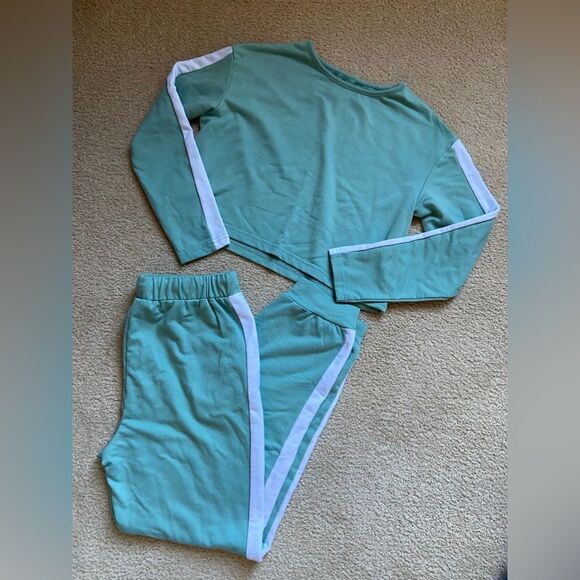 Other - sports set does not have a size but fits S